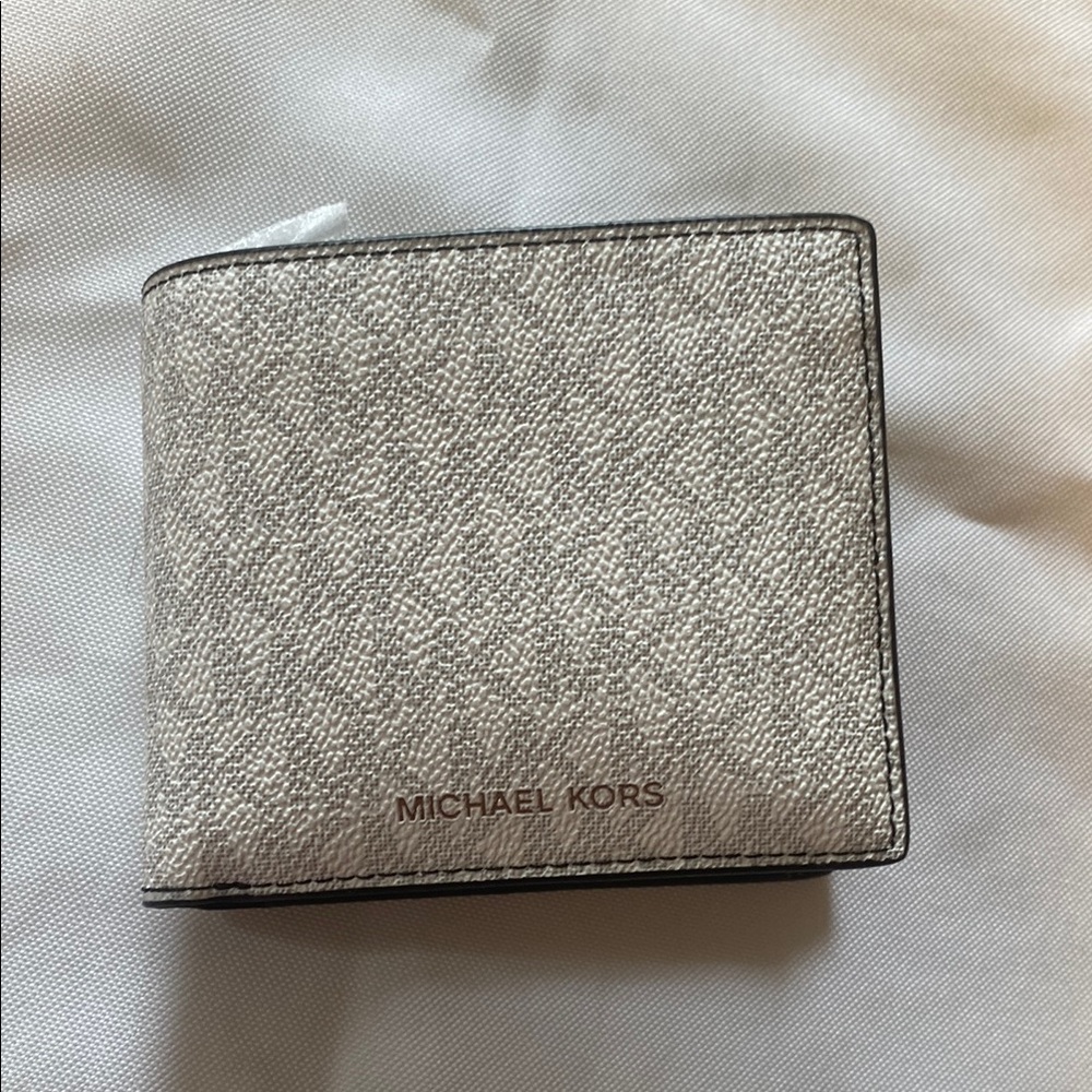 Michael Kors Silver Wallet - Picture 6 of 6
